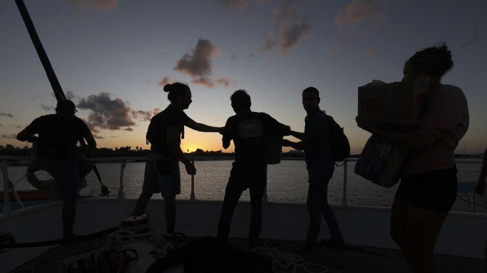 epa12837853 People load packages of humanitarian aid onto a ship set to depart for Cuba from Isla Mujeres in Quintana Roo, Mexico, 20 March 2026. The Mexican delegation of the Nuestra America convoy began sending aid to Cuba with the departure of the first ship from Puerto Progreso, Yucatan, and the preparation of two other vessels whose departure from Isla Mujeres was delayed.  EPA/Alonso Cupul
