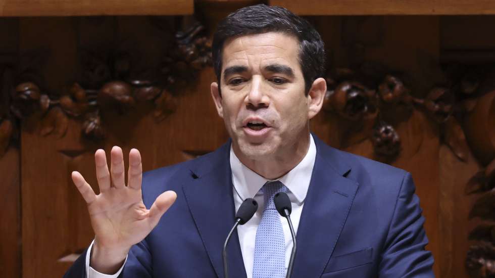 O ministro da Presidência, António Leitão Amaro, intervém durante  o debate sobre a lei da nacionalidade, que decorreu na Assembleia da República, em Lisboa, 1 de abril de 2026. ANTÓNIO COTRIM/LUSA