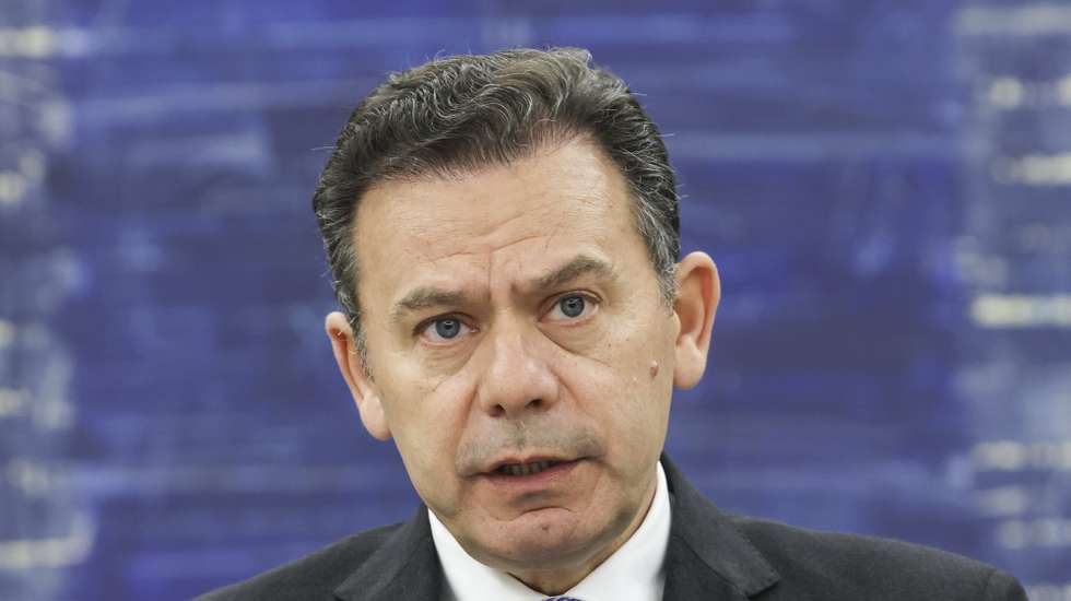 O primeiro-ministro Luís Montenegro intervém na conferência de imprensa após reunião do Conselho de Ministros, Palácio de São Bento, Lisboa, 27 de março de 2026. MIGUEL A. LOPES/LUSA