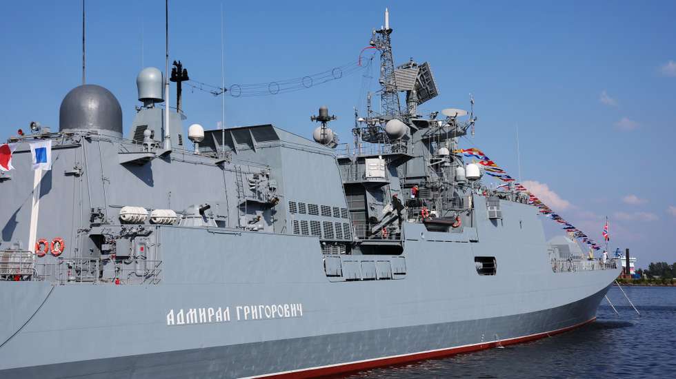 epa12265941 The frigate ‘Admiral Grigorovich’ during Navy Day celebrations in St. Petersburg, Russia, 27 July 2025.  EPA/ALEXANDER KAZAKOV / SPUTNIK / KREMLIN POOL KREMLIN POOL / MANDATORY CREDIT