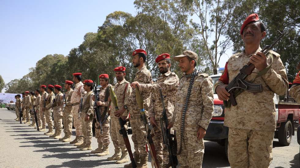 epa12871430 Armed Houthi soldiers participate in an anti-US and anti-Israel gathering mobilizing more fighters, in Sana'a, Yemen, 06 April 2026. Yemen's Houthis have been recruiting more fighters as part of a mobilization campaign in anticipation of a possible confrontation with the United States and Israel amid current regional tensions. The Houthis have launched missile-drone attacks against Israel in support of Iran and its allied groups in the Middle East.  EPA/YAHYA ARHAB
