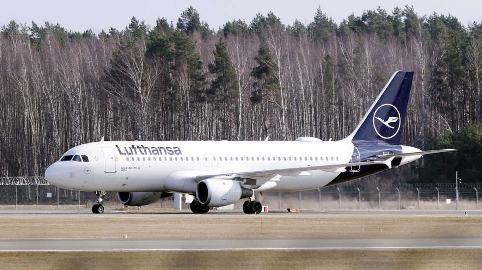 epa12844789 An aircraft D-AIQT Airbus A320-211 of Lufthansa takes off at the Riga International Airport (RIX), in Riga, Latvia, 23 March 2026. Riga Airport is a fast-growing Northern European air traffic hub, connecting the Baltic countries with European business centres and popular holiday destinations. By joining the Net Zero 2050 initiative, Riga Airport has committed to achieving climate neutrality by 2050.  EPA/TOMS KALNINS