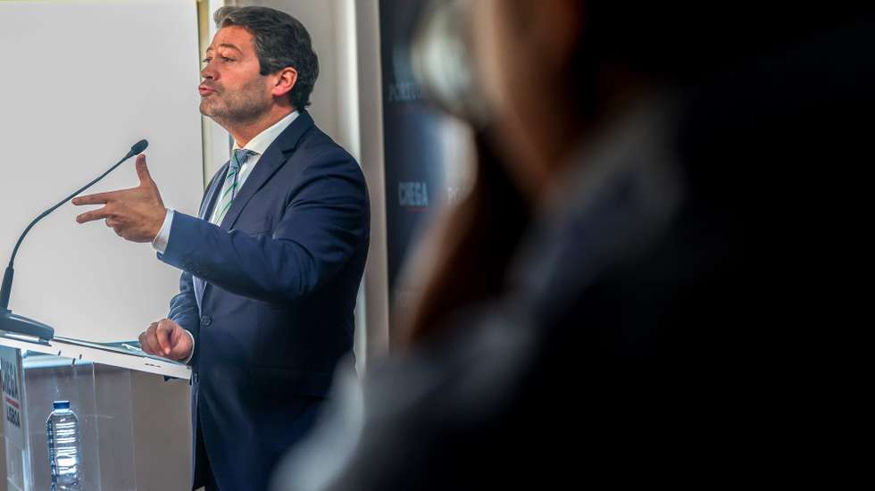 O presidente do Chega, André Ventura, fala em conferência de imprensa sobre a lei da nacionalidade na sede do seu partido em Lisboa, 30 de março de 2026. TIAGO PETINGA/LUSA