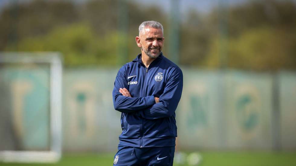 Sporting headcoach, Rui Borges, during the team`s training session in preparation for the UEFA Champions League quarter final second hand soccer match with Arsenal, at  Cristiano Ronaldo Academy, in Alcochete, Portugal, 14th April 2026. RUI MINDERICO/LUSA
