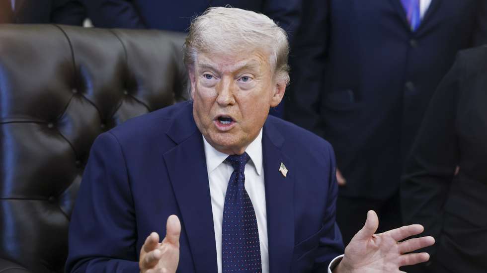 epa12910094 US President Donald Trump responds to a question from the news media during a Health Care Affordability event in the Oval Office at the White House, in Washington, DC, USA, 23 April 2026.  EPA/WILL OLIVER / POOL