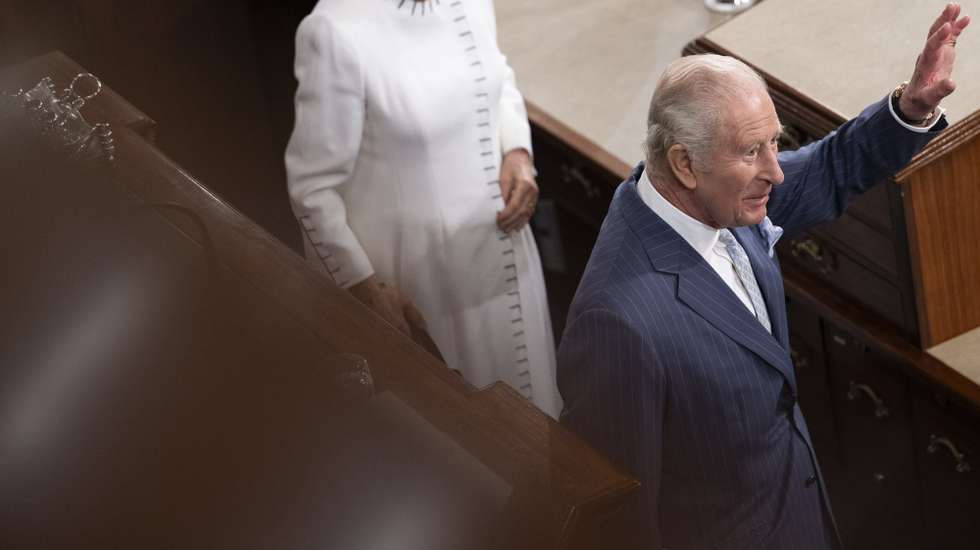 epa12920457 Britain's King Charles III waves as he leaves after addressing the joint session of Congress in the US Capitol in Washington, DC, USA, 28 April 2026. King Charles III and Queen Camilla are visiting the US on a four-day state visit, which includes meetings with US President Trump at the White House and engagements in New York and Virginia.  EPA/LUKE JOHNSON