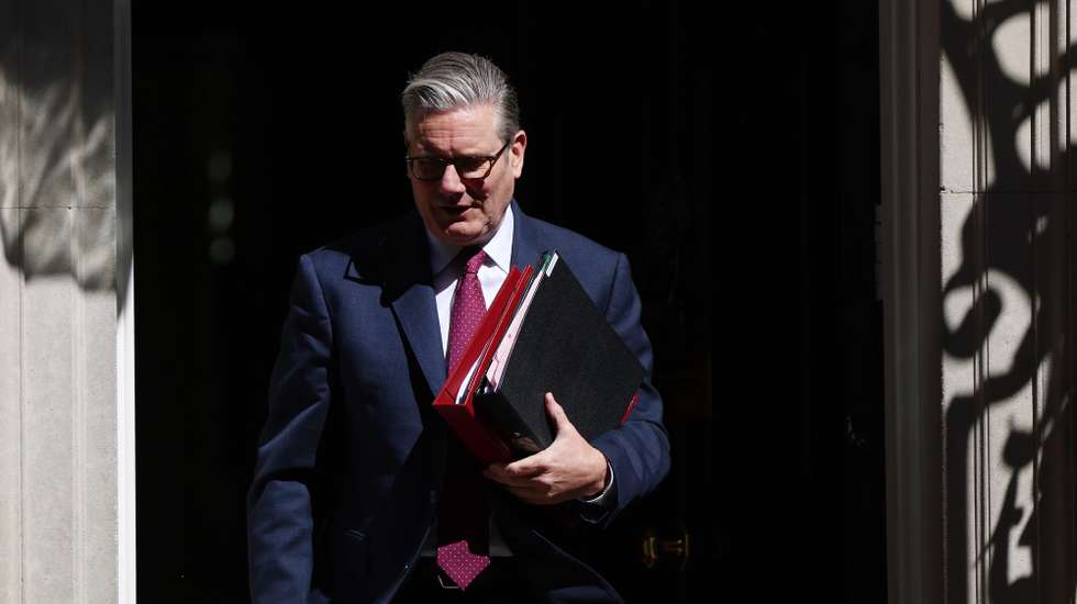 epa12921317 British Prime Minister Keir Starmer departs 10 Downing Street for Prime Minister's Questions in London, Britain, 29 April 2026.  EPA/ANDY RAIN