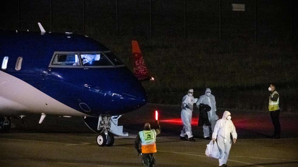 epa12948562 Passangers arrive on a second evacuation flight from Tenerife at Eindhoven Air Base in Eindhoven, the Netherlands, 12 May 2026. The flight, organized by Australia, carried several Australian passengers, a New Zealander and a British passenger from the cruise ship MV Hondius, which was affected by a hantavirus outbreak.  EPA/ROB ENGELAAR