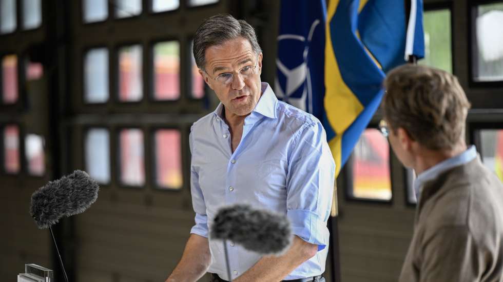 epa12980801 Mark Rutte (L), Secretary General of NATO, and Ulf Kristersson (R), Prime Minister of Sweden, hold a press conference during a visit to the Swedish Civil Defence and Resilience Agency in Revinge, Lund, in Sweden, 21 May 2026, on the sideline of the NATO meeting in Helsingborg.  EPA/Johan Nilsson  SWEDEN OUT