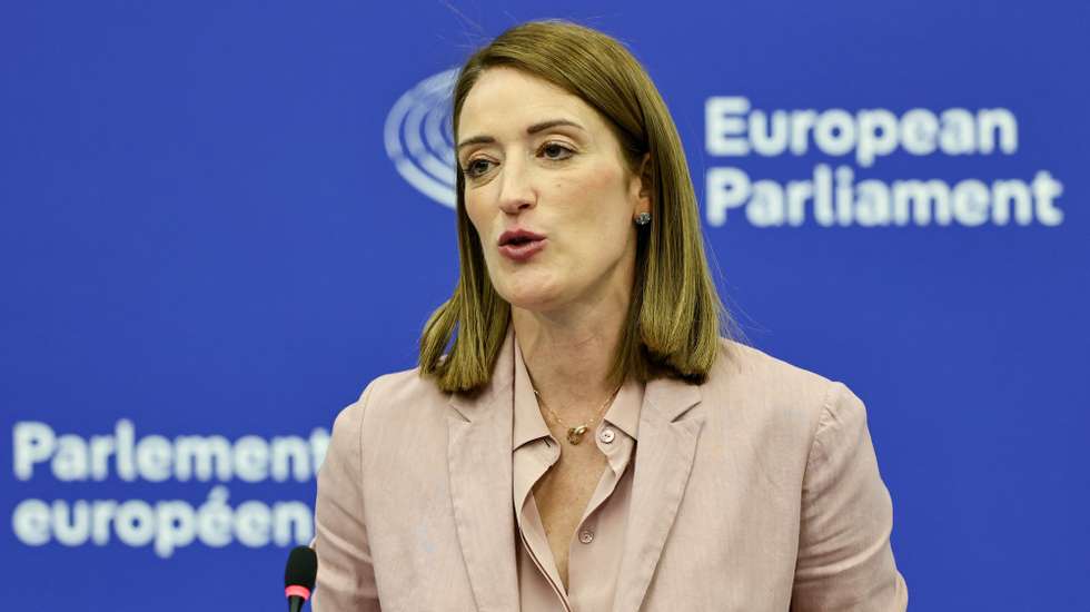 epa12918907 European Parliament President Roberta Metsola speaks during a press conference on the Parliament's position for the EU long-term budget 2028-2034 at the European Parliament in Strasbourg, France, 28 April 2026. The current plenary session runs from 27 to 30 April 2026.  EPA/RONALD WITTEK