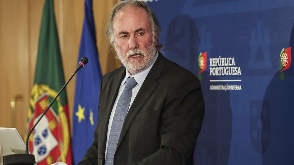 O coordenador da equipa de Trabalho Técnica e Multissetorial para a substituição do Sistema Integrado de Redes de Emergência e Segurança de Portugal, António Pombeiro, durante a apresentação de propostas do estudo técnico-estratégico para a evolução do SIRESP, Lisboa, 5 de maio de 2026. JOÃO RELVAS/LUSA