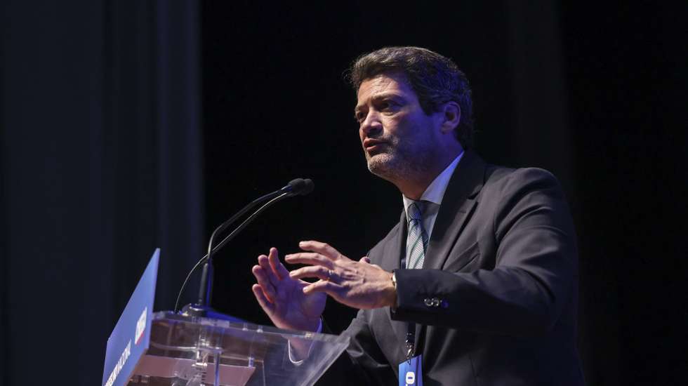 O presidente do Chega, André Ventura, intervém na reunião do Conselho Nacional do Chega, esta noite em Lisboa, 21 de maio de 2026.  MIGUEL A. LOPES/LUSA