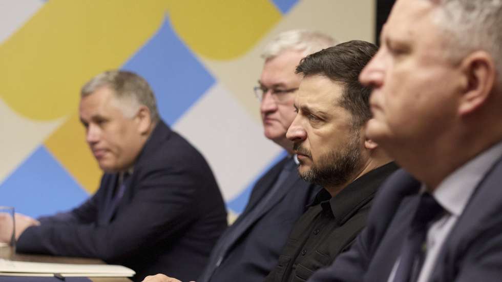 epa12995270 A handout photo made available by the Presidential Press Service shows Ukrainian President Volodymyr Zelensky (C) speaking during his meeting with Belarusian opposition leader and political activist Svetlana Tikhanovskaya (not pictured) in Kyiv, Ukraine, 26 May 2026. Tikhanovskaya arrived in Ukraine on 25 May 2026 to meet with top Ukrainian officials amid the ongoing Russian invasion.  EPA/PRESIDENTIAL PRESS SERVICE / HANDOUT  HANDOUT EDITORIAL USE ONLY/NO SALES