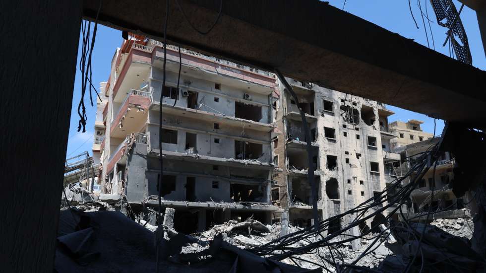 epaselect epa13010688 Destroyed buildings after an Israeli airstrike that targeted the city of Tyre, Lebanon, 02 June 2026. The Lebanese Ministry of Health said that, as of 01 June, Israeli attacks across Lebanon have killed more than 3,435 people and injured more than 10,400, since renewed hostilities between Israel and Hezbollah began.  EPA/WAEL HAMZEH