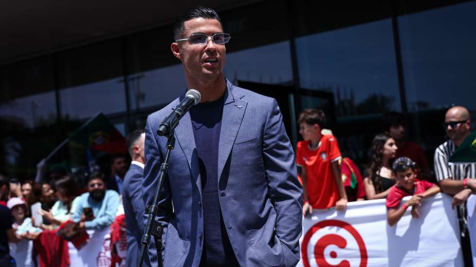 Cristiano Ronaldo fala à comunicação social à saída da Cidade do Futebol após um treino da seleção nacional integrado no estágio de preparação para o Mundial2026, Oeiras, 12 de junho de 2026.  RODRIGO ANTUNES/LUSA