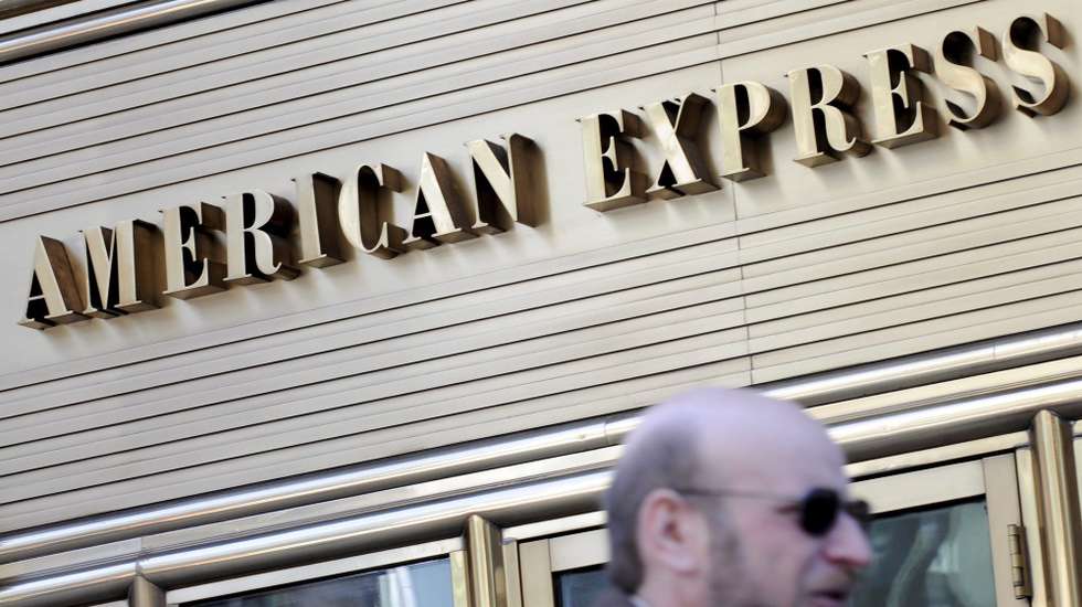 epa04024416 (FILE) A file photograph dated 31 October 2008 shows a sign on the offices of American Express in New York, New York, USA. American Express is to publish its fourth quarter and full-year 2013 financial results on 16 January 2014.  EPA/JUSTIN LANE *** Local Caption *** 01537243