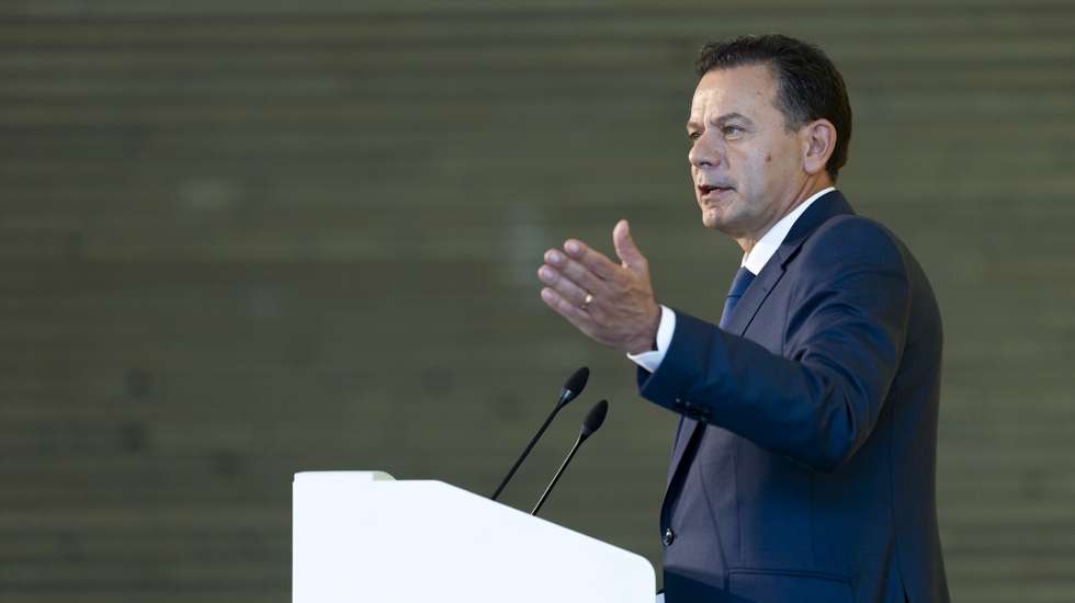 O primeiro-ministro, Luis Montenegro, usa da palavra durante a apresentação do LLM Amália, em Lisboa, 01 de julho de 2026. JOSÉ SENA GOULÃO/LUSA
