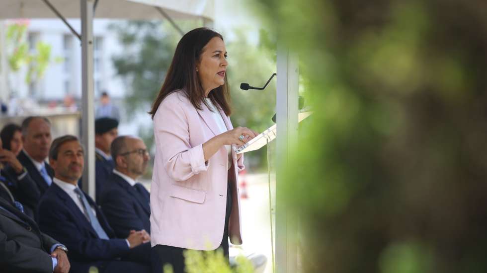 A ministra da Justiça, Rita Alarcão Júdice, intervém durante a cerimónia de encerramento do “Curso de Formação Inicial da Carreira de Guarda Prisional de 2025”, no Centro de Formação da Guarda Prisional, em Caxias, Oeiras, 25 de julho de 2026. ANTÓNIO PEDRO SANTOS/LUSA