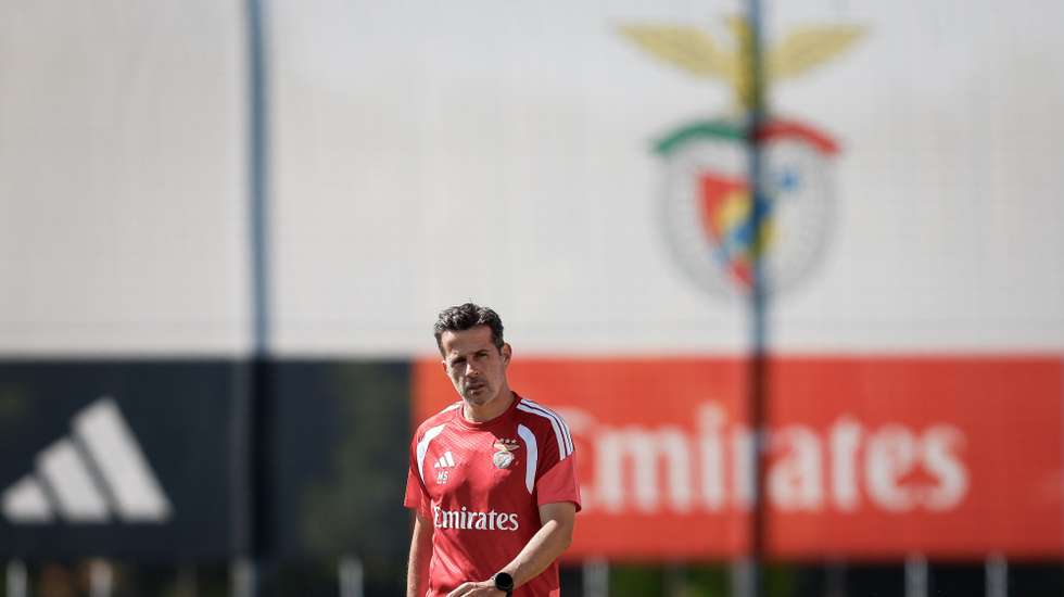 epa13163399 Benfica coach Marco Silva during a training session at the Benfica Campus, in Seixal, Portugal, 12 August 2026.  Benfica will play Europa League third qualifying round soccer match against Hearts on 13 August.  EPA/FILIPE AMORIM