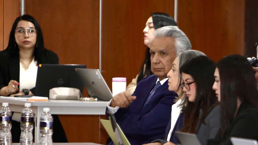 epa13196967 Former Ecuadorian President Lenin Moreno (L) attends the trial hearing in the Sinohydro corruption case against him at the National Court of Justice (CNJ) in Quito, Ecuador, 28 August 2026. A three-judge panel of the CNJ convened to read the verdict and sentence for Moreno, who faces bribery charges for allegedly receiving illicit payments from Chinese state-owned firm Sinohydro during the construction of the Coca Codo Sinclair hydroelectric plant while serving as vice president under Rafael Correa.  EPA/GIANNA BENALCAZAR MANZANO