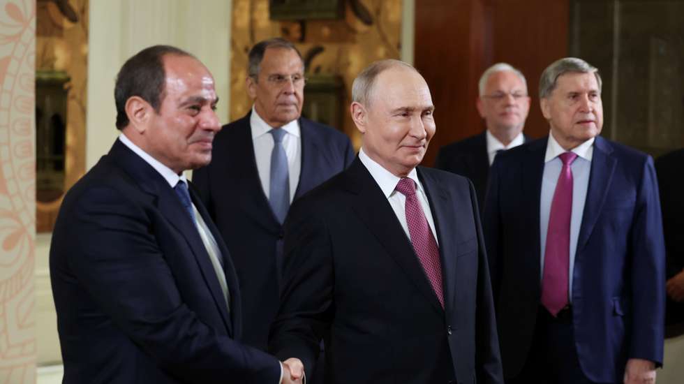 epa13232879 Egyptian President Abdel Fattah el-Sisi (L) and Russian President Vladimir Putin (C) shake hands as they pose for photos before a meeting on the sidelines of the BRICS summit in New Delhi, India, 11 September 2026. From 11-13 September, the Russian leader will participate in BRICS summit events and hold a series of international meetings in New Delhi. The BRICS summit is scheduled to take place from 12-13 September.  EPA/ALEXANDER KAZAKOV / SPUTNIK / KREMLIN / POOL MANDATORY CREDIT