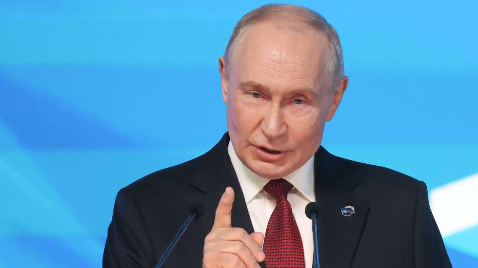 epa13275090 Russian President Vladimir Putin gestures as he speaks during a plenary session 'Responsibility for the future: the limits of the possible or the possibilities of limitlessness?' of the 23d annual meeting of the Valdai Discussion Club in Moscow, Russia, 01 October 2026. The Valdai Discussion Club annual meeting takes place from 28 September to 01 October.  EPA/MAXIM SHIPENKOV