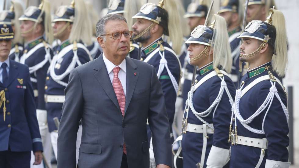 O Presidente da República, António José Seguro, faz a revista às tropas à chegada para a cerimónia de comemoração do Dia da Implantação da República Portuguesa, nos Paços do Concelho, em Lisboa, 05 de outubro de 2026. ANTONIO PEDRO SANTOS/LUSA