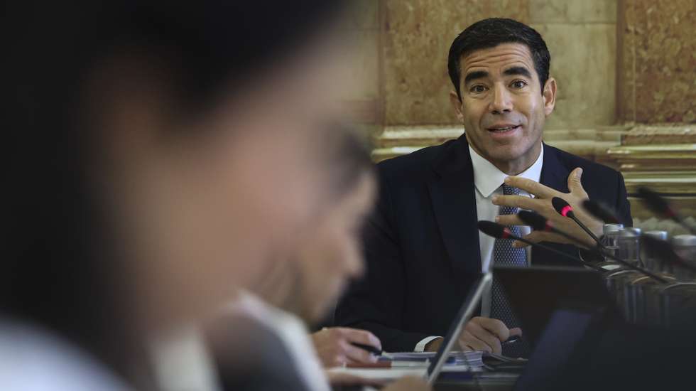 O ministro da Presidência, António Leitão Amaro, fala perante a Comissão de Assuntos Constitucionais, Direitos, Liberdades e Garantias, na Assembleia da República em Lisboa, 07 de outubro de 2026. TIAGO PETINGA/LUSA