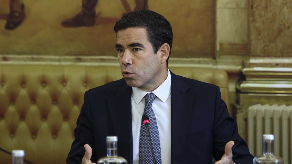 O ministro da Presidência, António Leitão Amaro, fala perante a Comissão de Assuntos Constitucionais, Direitos, Liberdades e Garantias, na Assembleia da República em Lisboa, 07 de outubro de 2026. TIAGO PETINGA/LUSA