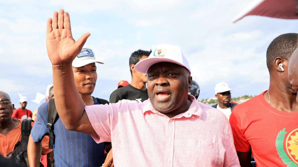 The Movement for the Liberation of Sao Tome and Principe – Social Democratic Party (MLSTP-PSD) leader Americo Barros (C) during a rally to celebrate the results of the legislative elections in Sao Tome city, in Sao Tome and Principe, 28 September 2026. Barros announced that the opposition MLSTP-PSD secured over 26 seats, nearing an absolute majority in the 55-seat National Assembly. ESTELA SILVA/LUSA
