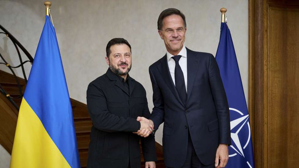 epa13306805 A handout picture made available by Ukrainian Presidential Press Service shows Ukraine's President Volodymyr Zelensky (L) and NATO Secretary General Mark Rutte posing as they meet on the sidelines of a European Council summit, in Brussels, Belgium, 15 October 2026. Zelensky is in Brussels to hold a series of bilateral talks with European leaders and attend a two-day EU summit on 15 and 16 October.  EPA/UKRAINE PRESIDENTIAL PRESS SERVICE HANDOUT    HANDOUT EDITORIAL USE ONLY/NO SALES
