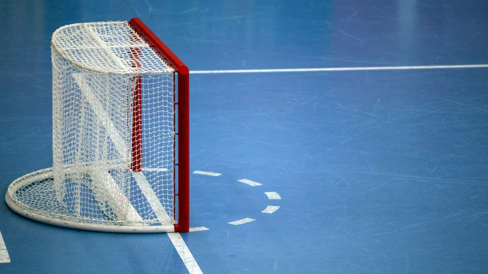 "O comité técnico do hóquei em patins da World Skate Europe recebeu hoje a desistência de 12 clubes da Euroliga. A competição será realizada com as oito equipas restantes", anunciou a organização