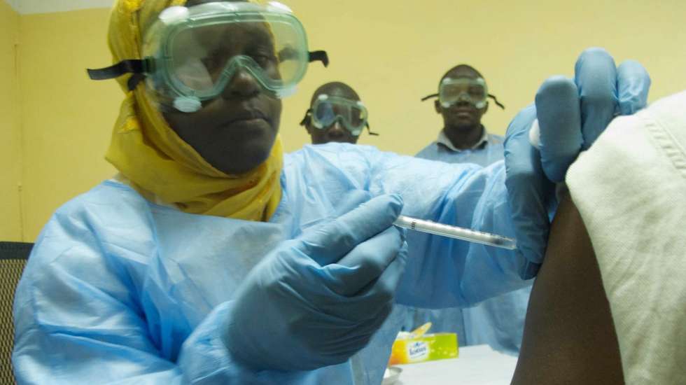 O diretor do África CDC disse que já foram compradas 181 milhões de doses pelos países