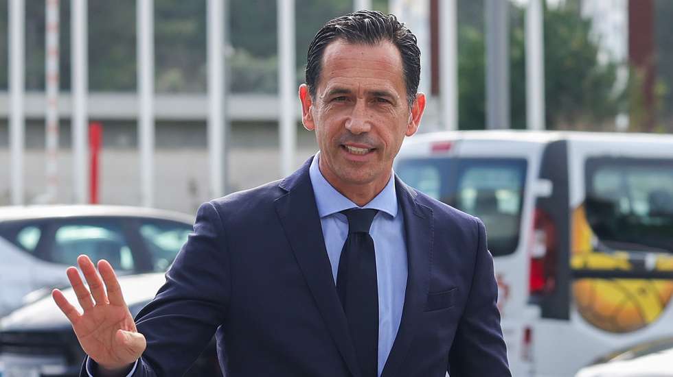O candidato e presidente da Federação Portuguesa de Futebol (FPF), Pedro Proença, à sua chegada para exercer o seu voto à eleições da FPF, na Cidade de Futebol, Oeiras,
14 de fevereiro de 2025. ANTÓNIO COTRIM/LUSA