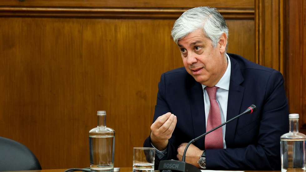 O ex-governador do Banco de Portugal, Mário Centeno, durante a audição na Comissão de Economia e Coesão Territorial, requerida pelo grupo parlamentar do PSD, no âmbito da tutela política da EFACEC, na Assembleia da República, em Lisboa, 3 de dezembro de 2025. DIOGO FARIA REIS/LUSA