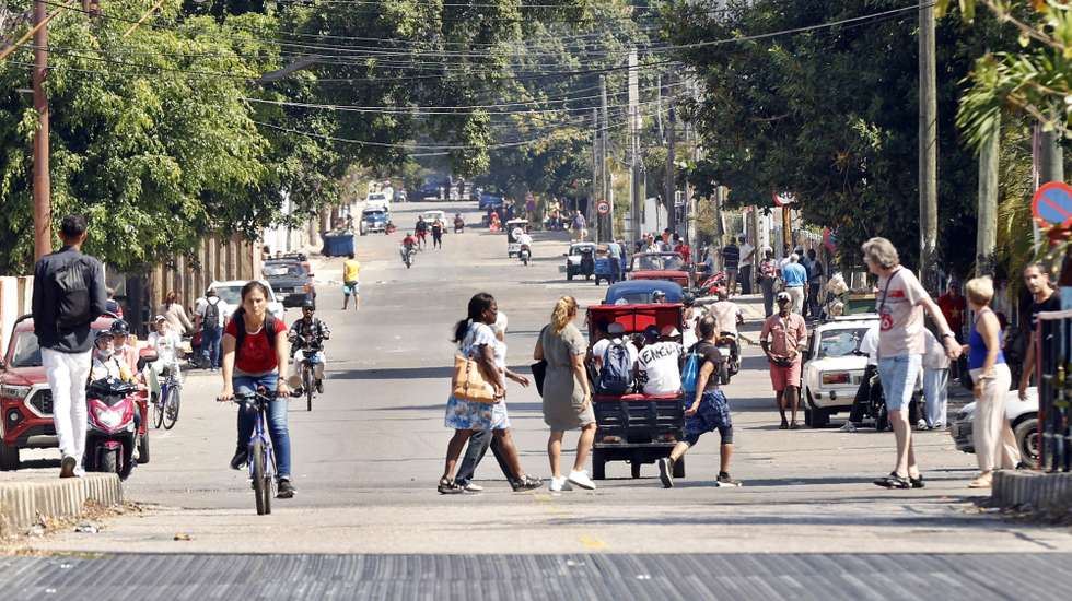 epa12761957 People walking down a street with no traffic in Havana, Cuba, 19 February 2026 (issued 20 February 2026). Fuel shortages have emptied the island's streets, leaving those who provide transportation services in a state of total uncertainty.  EPA/ERNESTO MASTRASCUSA
