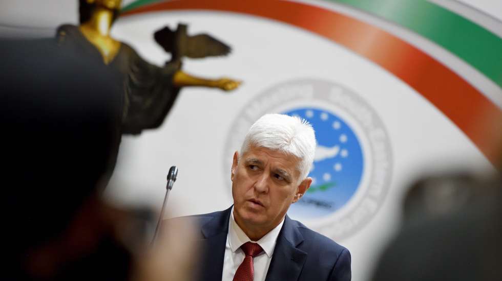 epa10309924 Bulgarian Minister of Defense Dimitar Stoyanov attends the annual meeting of the South-East European Defense Ministerial (SEDM) in Sofia, Bulgaria, 17 November 2022. This year's forum will be held under the sign of the events taking place on the territory of Ukraine.  EPA/VASSIL DONEV