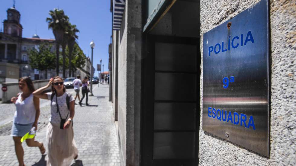 A Esquadra do Infante, a maior esquadra da PSP, no centro do Porto, teve de encerrar o atendimento ao público no passado dia 22 de julho por falta de pessoal, Porto, 25 de julho de 2022. O ministro da Administração Interna José Luís Carneiro, esclareceu hoje que a esquadra da PSP, na baixa do Porto suspendeu temporariamente o atendimento e esta decisão de “ajustamento do horário” de funcionamento “não é a primeira vez que acontece” no país. JOSÉ COELHO/LUSA