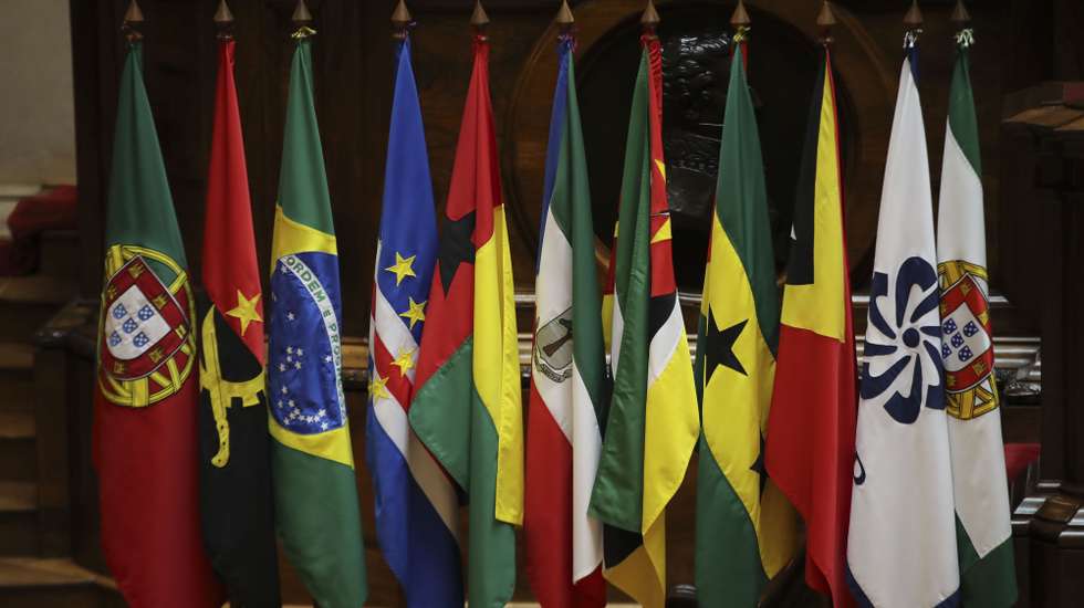 Bandeiras dos paises da CPLP durante a reunião da XI Assembleia Parlamentar da Comunidade de Países de Língua Portuguesa (AP-CPLP), subordinada ao tema "Livre circulação de bens e serviços no espaço da CPLP", na Assembleia da República, em Lisboa, 24 de outubro de 2022. A chefiar as respetivas delegações estão presentes os presidentes dos parlamentos de Angola, Carolina Cerqueira, Cabo Verde, Austelino Correia, Guiné Bissau, Cipriano Cassamá, São Tomé e Príncipe, Delfim Santiago das Neves e Timor Leste, Aniceto Longuinhos Guterres Lopes. A Guiné Equatorial e Moçambique estarão presentes através de uma delegação parlamentar. MANUEL DE ALMEIDA/LUSA