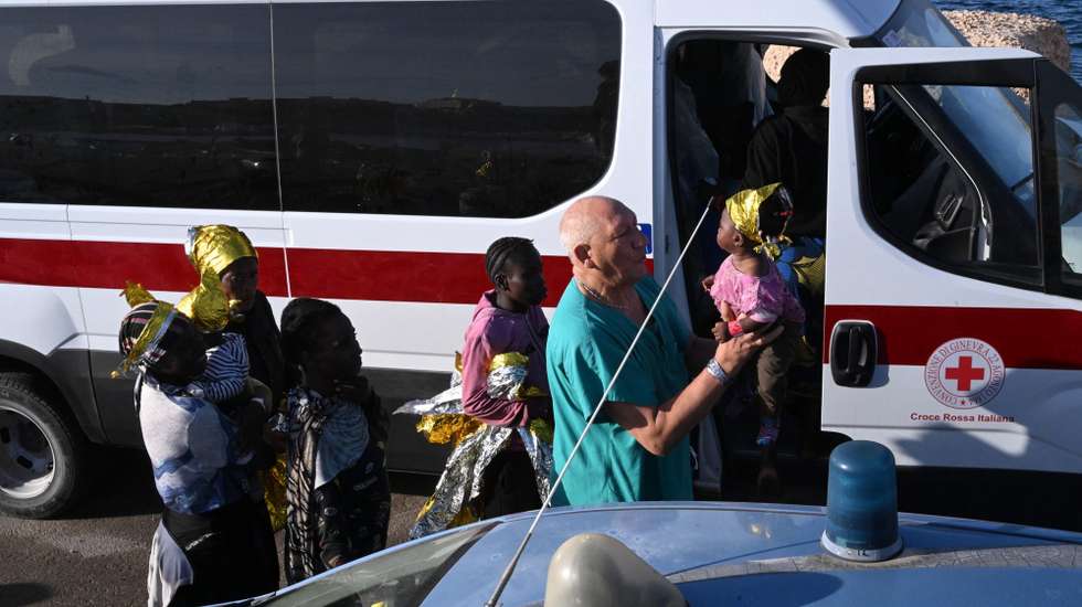 epa10863573 A paramedic carries a little girl who was rescued from a migrants boat on the island of Lampedusa, Italy, 16 September 2023. Italian Deputy Premier and Foreign Minister Antonio Tajani on 15 September called for the intervention of the United Nations in response to the significant increase in the arrival of migrants and refugees by sea to Italy in recent days. Lampedusa's city council declared a state of emergency on 13 September evening after a 48-hour continuous influx of migrants.  EPA/CIRO FUSCO
