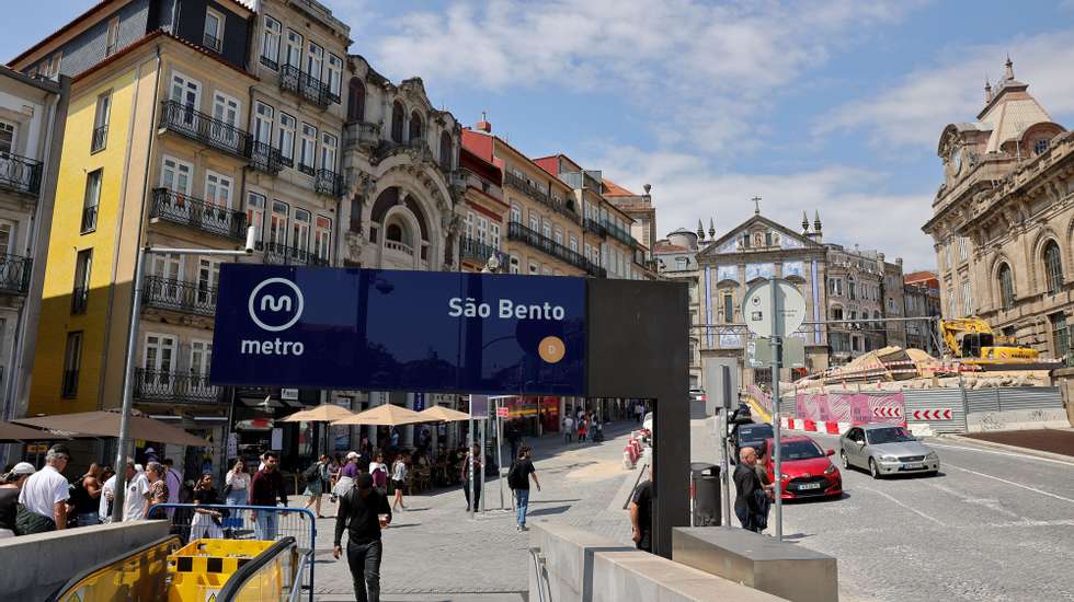 Estação de metro de São Bento, no Porto, 31 de maio 2023. Os moradores de bairros no Porto que ficaram com as casas inundadas e em risco nas enxurradas de janeiro continuam a aguardar soluções de segurança e os lojistas desesperam pelos apoios governamentais para fazer face aos prejuízos. (ACOMPANHA TEXTO DE 06-06-2023) ESTELA SILVA/LUSA