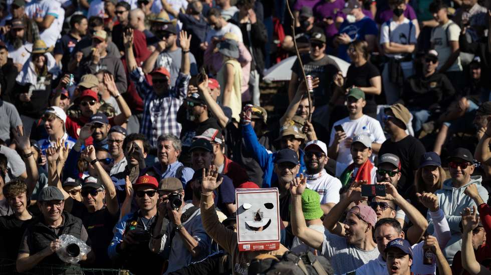 epa11332547 Spectators look on during the SS11 of the Rally Portugal 2024 as part of the World Rally Championship (WRC) in Montim, Guimaraes, Portugal, 11 May 2024.  EPA/JOSE COELHO