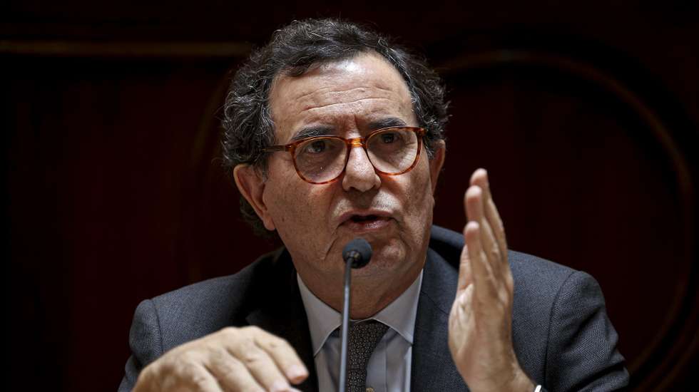O ministro Adjunto e Coesão Territorial, Manuel Castro Almeida, intervém durante a sua audição perante a Comissão de Poder Local e Coesão Territorial a requerimento do grupo parlamentar do Chega, na Assembleia da República, em Lisboa, 28 de maio de 2024. FILIPE AMORIM/LUSA