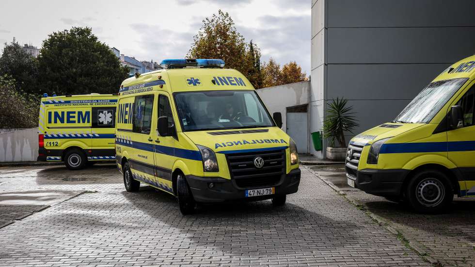 Viatura de emergência médica na Delegação Regional do Centro do INEM, em Coimbra, 21 de novembro de 2024. PAULO NOVAIS/LUSA