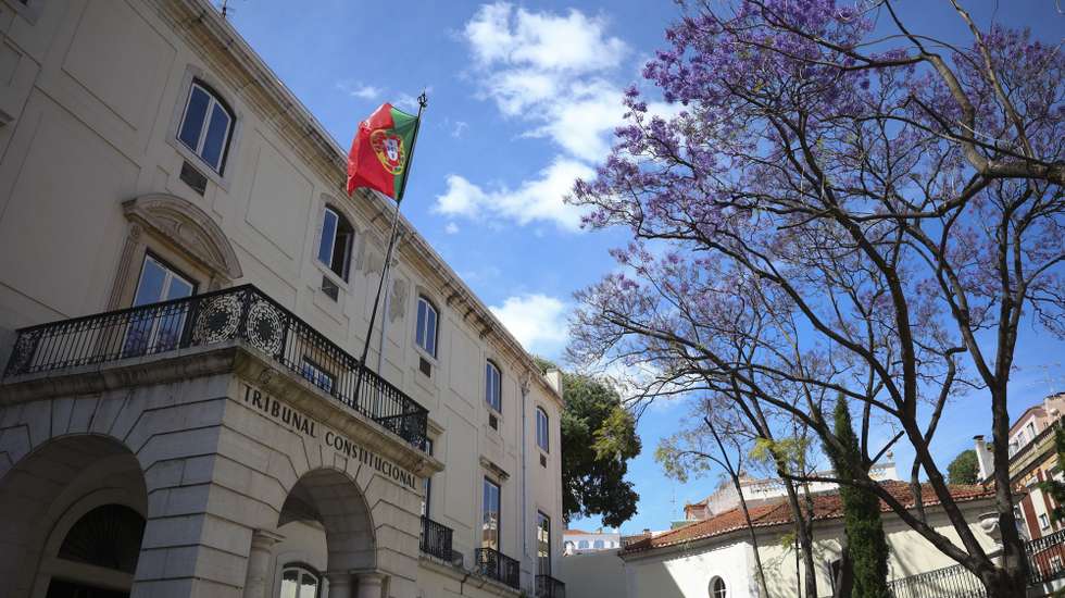 Pormenor da fachada do edifício do Tribunal Constitucional em Lisboa, 29 de abril de 2024. ANTÓNIO COTRIM/LUSA