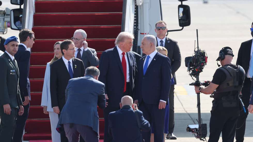 epa12449936 Israeli Prime Minister Benjamin Netanyahu (R), accompanied by Israeli President Isaac Herzog (L), welcomes US President Donald Trump (C) at Ben Gurion Airport in Tel Aviv, Israel, 13 October 2025. According to a parliament spokesperson for the Israeli Knesset, President Trump will deliver a speech at the Knesset on 13 October 2025 in light of a first phase ceasefire and hostages release deal between Israel and Hamas. US President Trump will then travel to Sharm el Sheikh, Egypt for a Peace Summit co-chaired with Egyptian President Abdel Fattah al Sisi and participation by around 20 world leaders with a goal to end the war in the Gaza Strip and enhance efforts to bring peace and stability to the Middle East.  EPA/ABIR SULTAN