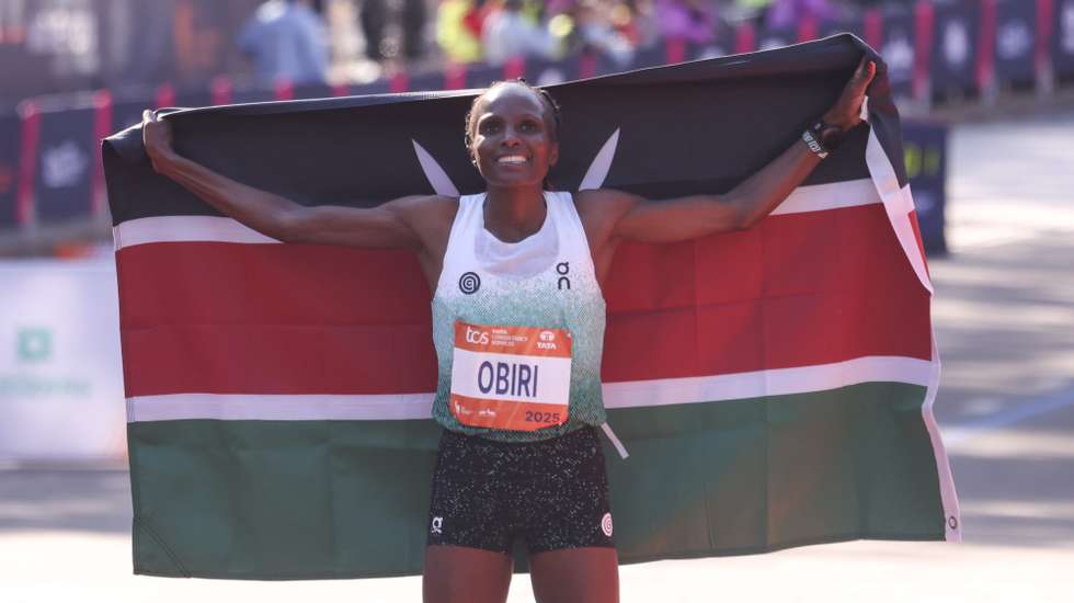 epa12499364 Hellen Obiri of Kenya poses for a photo after placing first in the 2025 TCS New York City Marathon Pro Women's Open Division at Central Park in New York, New York, USA, 02 November 2025.  EPA/SARAH YENESEL