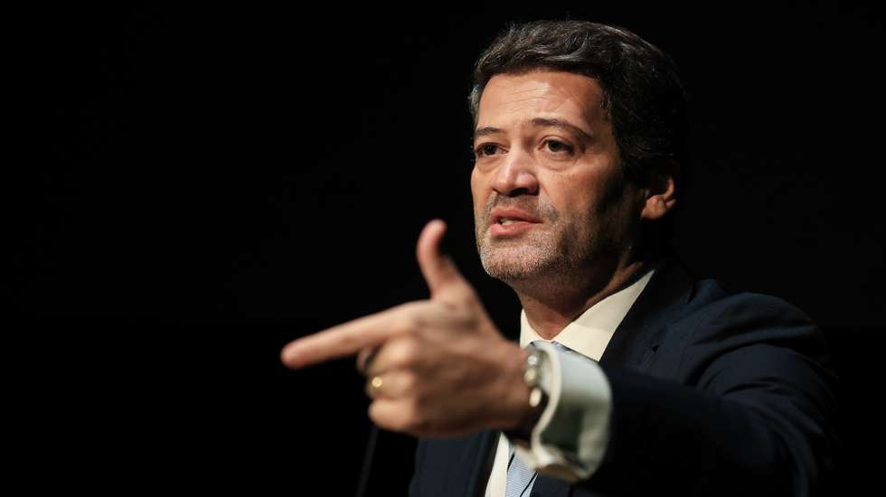 O candidato à Presidência da República André Ventura participa na 9. ª Conferência anual do ECO - jornal económico digital, que pretende promover uma reflexão sobre o futuro económico de Portugal até 2030, Serralves, Porto 7 de novembro de 2025. JOSÉ COELHO/LUSA