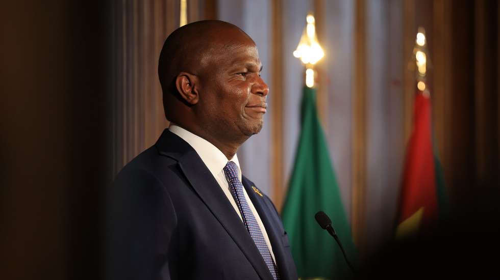 epa12580451 Mozambique's President, Daniel Chapo, attends a press conference during the VI Portugal-Mozambique Bilateral Summit, which runs under the slogan 'Portugal-Mozambique: partnership and prosperity', in Porto, Portugal, 09 December 2025.  EPA/ESTELA SILVA