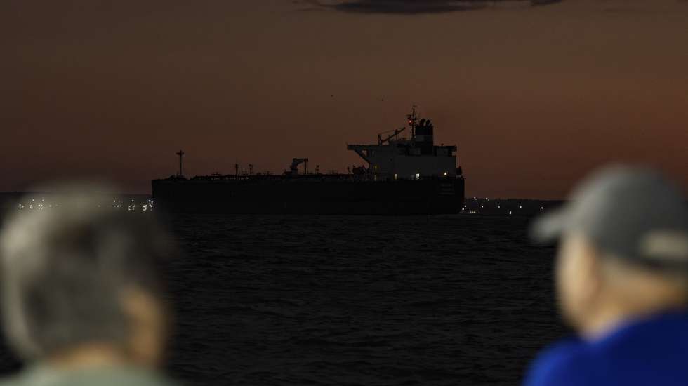 epa12678421 A view of oil tankers in Maracaibo, Venezuela, 24 January 2026. Venezuela enters 2026 expecting new investment in its oil sector after production climbed toward 1.1?million barrels per day, as a political thaw with the United States and moves to open the industry to foreign capital raise hopes of reviving output following the US capture of President Nicolas Maduro earlier this month.  EPA/HENRY CHIRINOS